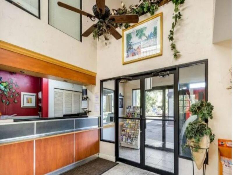 Econo Lodge Palm Harbor - Clearwater エクステリア 写真