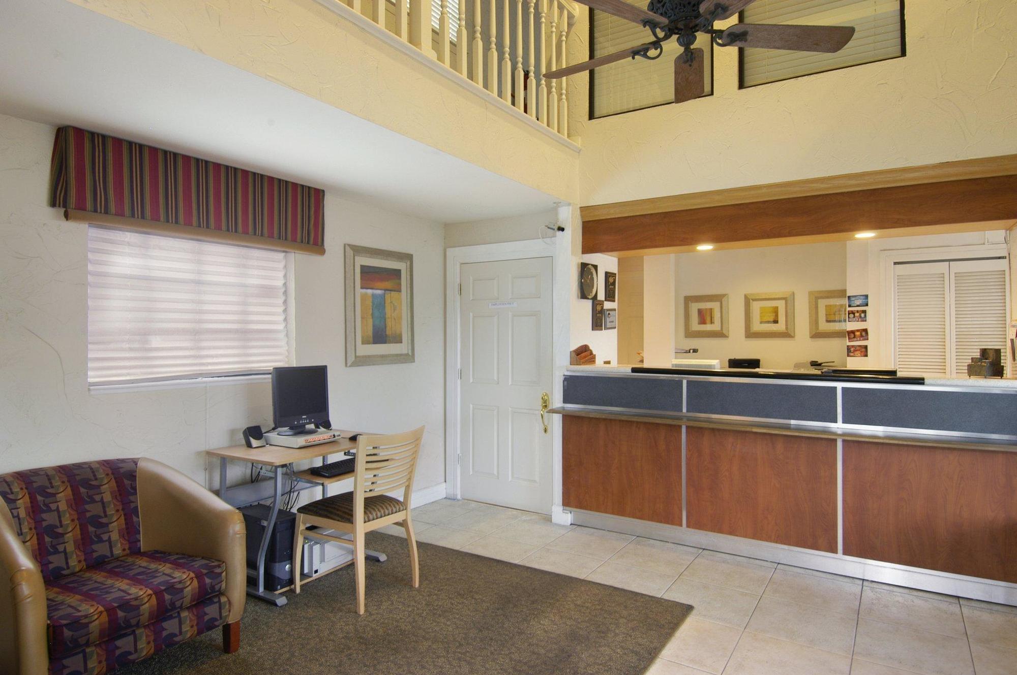 Econo Lodge Palm Harbor - Clearwater エクステリア 写真