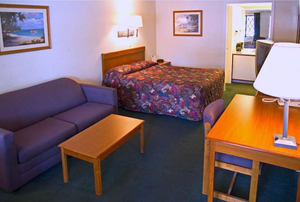 Econo Lodge Palm Harbor - Clearwater エクステリア 写真