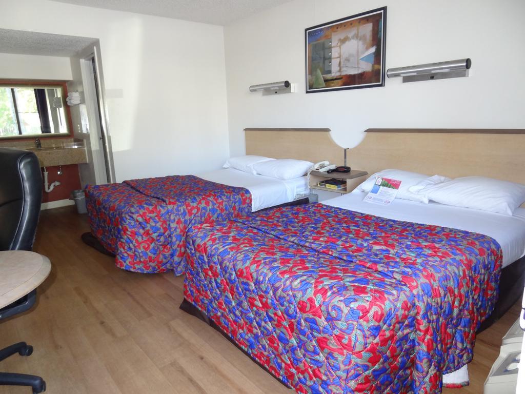 Econo Lodge Palm Harbor - Clearwater エクステリア 写真