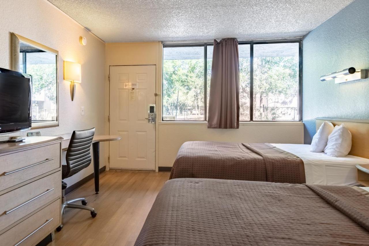 Econo Lodge Palm Harbor - Clearwater エクステリア 写真