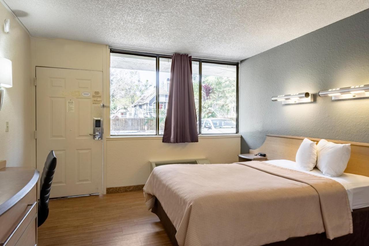 Econo Lodge Palm Harbor - Clearwater エクステリア 写真