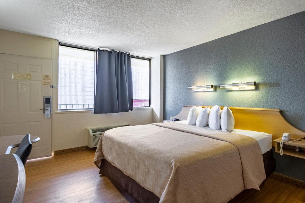 Econo Lodge Palm Harbor - Clearwater エクステリア 写真