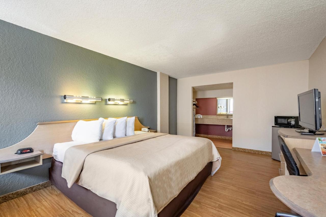 Econo Lodge Palm Harbor - Clearwater エクステリア 写真