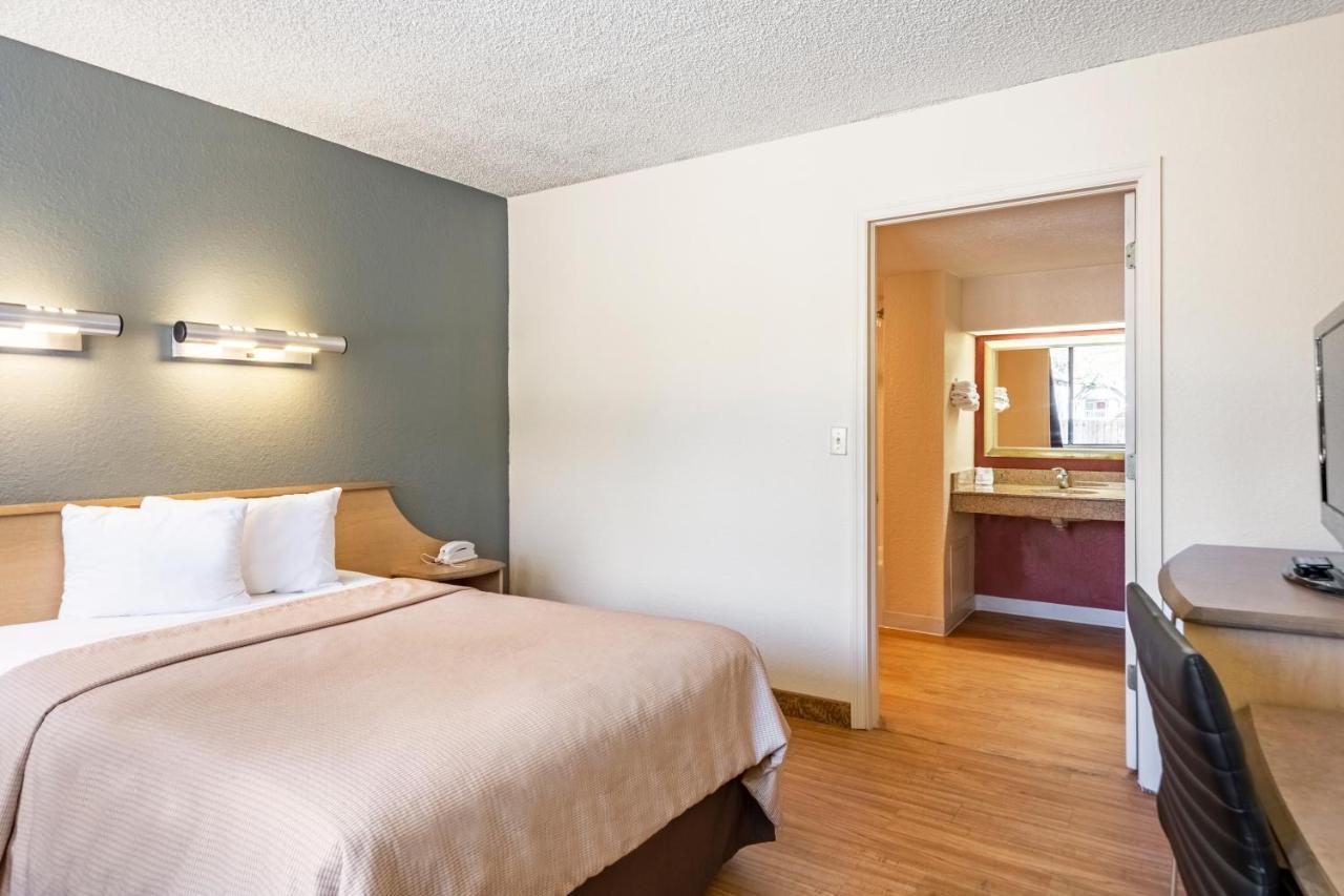 Econo Lodge Palm Harbor - Clearwater エクステリア 写真